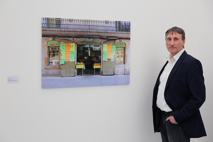 Eberhard Vogler im Rahmen der Eröffnung der GROSSEN NRW im Museum Kunstpalast. Interview arttrado junge kunst online galerie