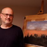 Interview: der österreichische Künstler Karl Andlinger über seine aktuelle Ausstellung und Klima-Kleber - Kunst entdecken auf ARTTRADO Kunstmarkt Kunstmagazin Kunst kaufen online galerie künstler unterstützen