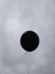 story of a black balloon fotokunst andré brümmer fotografie berlin arttrado