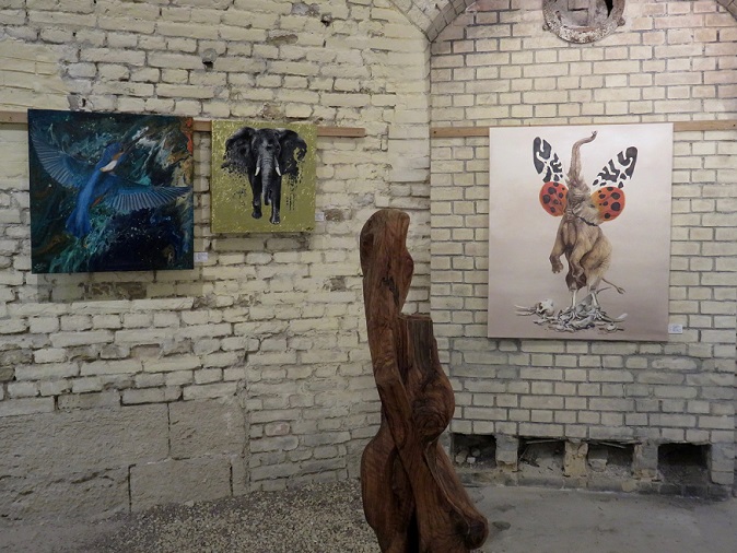"Totengesang" von Anja Semmling bei der Tour des beaux arts Ausstellung in Frankreich. junge kunst online entdecken arttrado kunst kaufen 