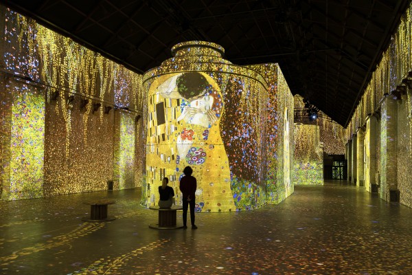 Die Erlebniswelten des Malers Gustav Klimt bilden den Auftakt von Phoenix des Lumières. (© Culturespaces / Els Zwerink