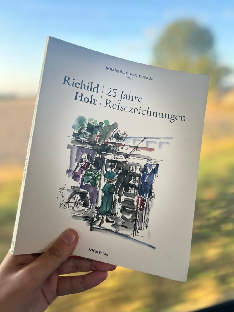 Kunst & Kultur: Eine ARTTRADO Buchempfehlung: REZENSION: Richild Holt – 25 Jahre Reisezeichnungen. Herausgeber: Baron Maximilian von Koskull. Kunst in Braunschweig: Cathrin Mayer wird neue Direktorin des Kunstverein Braunschweig e.V. - Neues aus der Kunstwelt entdecken auf ARTTRADO. Fotocredits: https://www.kunst-dokumentation.com/ Kunst kaufen online Galerie Künstler entdecken. Kunstnachrichten. Plattform für Kunst und Kultur. Künstler entdecken Kunstmarkt Deutschland.