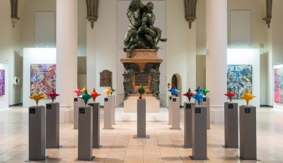 Interview mit Rita Sabo: Ausstellung im Bayerischen Nationalmuseum - Finissage - Sacred Planet. Kunst und Künstler entdecken auf ARTTRADO - Plattform für Kunst und Kultur. Kunst kaufen online galerie kunstmarkt. neues aus der kunstwelt. Ausstellung in Bayern. Kunstmagazin. Kunst und Umweltschutz.