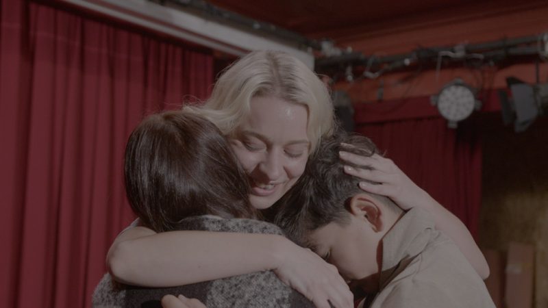 Daniel Hopp. Ficitonal Healing, 2025/26. Filmstill Courtesy der Künstler /ania maria wanda - Daniel Hopp im Interview: Zwischen Realität, Spiel und Beziehung - Fictional Healing / Fiktionale Heilung Ausstellung im Kunsthaus Hamburg. Kunst entdecken auf ARTTRADO Plattform für Kunst und Kultur. Fotokunst Filmkunst Hamburg. Kunstveranstaltung Presse