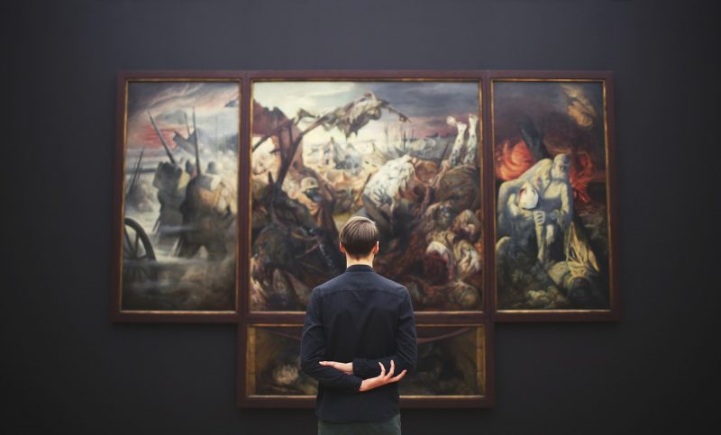 Was ist Blue Chip Kunst? Erfahre, wie Werke von Picasso, Warhol & Co. ihren Status erhalten und warum Top-Künstler an Wert verlieren können. Kunstmarkt verstehen lernen auf ARTRADO - Plattform für Kunst und Kultur.