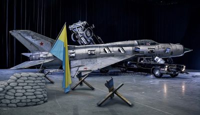 NordArt 2026 - Bernd Reiter zeigt die Installation „Ironie des Schicksals“. Krieg, Machtpolitik und die Wiederkehr geopolitischer Konflikte. Kunstveranstaltungen entdecken auf ARTTRADO. Plattform für Kunst und Kultur.