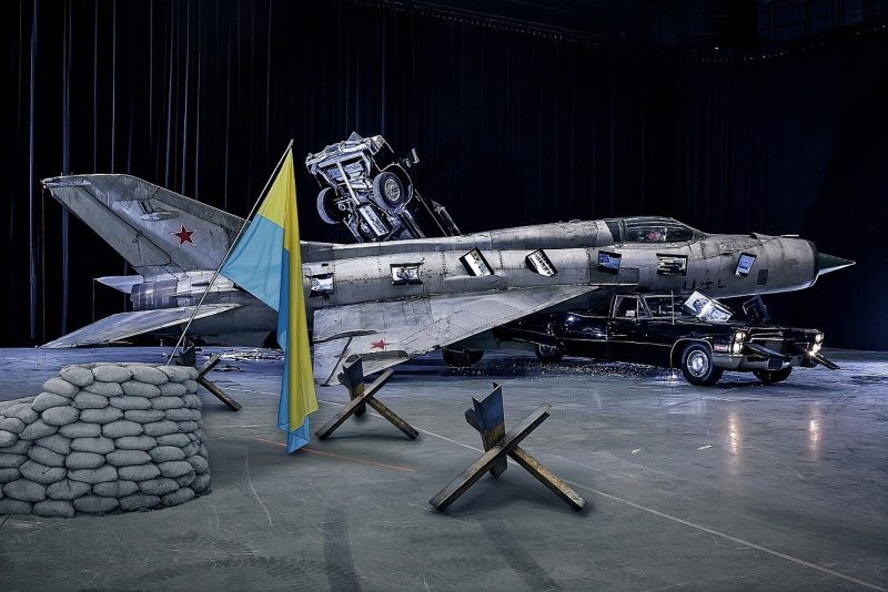 NordArt 2026 - Bernd Reiter zeigt die Installation „Ironie des Schicksals“. Krieg, Machtpolitik und die Wiederkehr geopolitischer Konflikte. Kunstveranstaltungen entdecken auf ARTTRADO. Plattform für Kunst und Kultur.