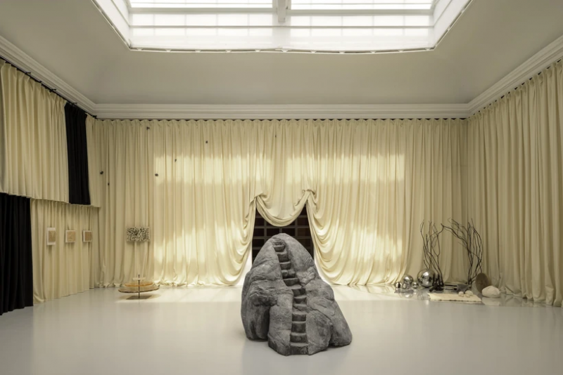 Französischer Pavillon auf der Biennale Venedig 2026: Yto Barrada und die Zukunft der Malerei - Institution und Gegenwart. Kunst entdecken auf ARTTRADO. Plattform für Kunst und Kultur.