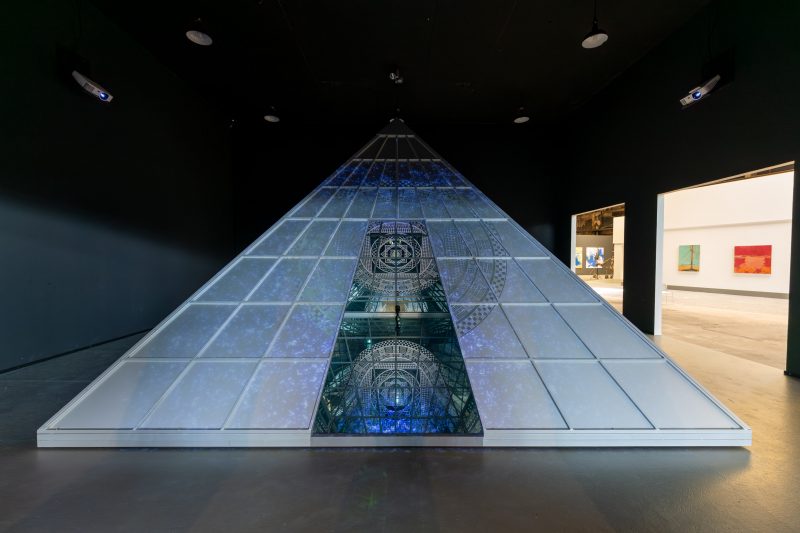 Wie kuratiert die NordArt? - Und warum sie keine klassische Kunstmesse ist - Struktur hinter der Ausstellung - Kunstmarkt verstehen. Kunst lernen auf ARTTRADO - Plattform für Kunst und Kultur. Was unterscheidet die Kunstmesse NordArt von der ART Basel oder TEFAF?