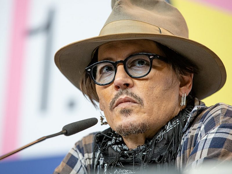 Kunst und Kultur: Johnny Depp Ausstellung 2026 im Schloss Benrath Düsseldorf - Kunst entdecken auf ARTTRADO. Hollywood Vampires in Köln. Kunstmarkt und Trends - Kunstmarktanalyse auf ARTTRADO - Plattform für Kunst und Kultur.