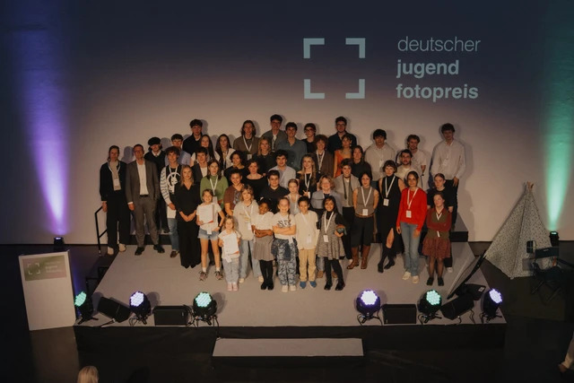 Deutscher Jugendfotopreis 2026: Junge Kunst braucht mehr als Preise - Nachwuchsförderung statt früher Vermarktung - Kunstmarkt und Trends entdecken auf ARTTRADO Plattform für Kunst und Kultur. Neues auf dem Kunstmarkt. Künstler entdecken
