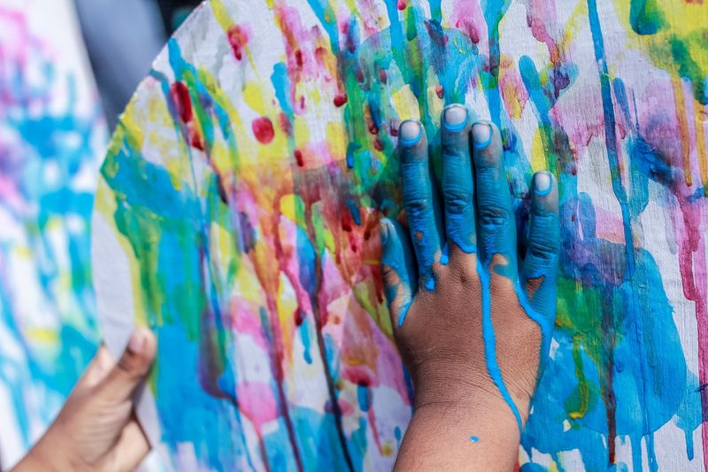 ARTTRADO Kunstmarktanalyse: Wunderkind oder Kunstmarktprodukt? Wie aus Talent ein Geschäft wird - Kunstmarkt und Trends verstehen. Kunst kaufen online Galerie Plattform für Kunst und Kultur.